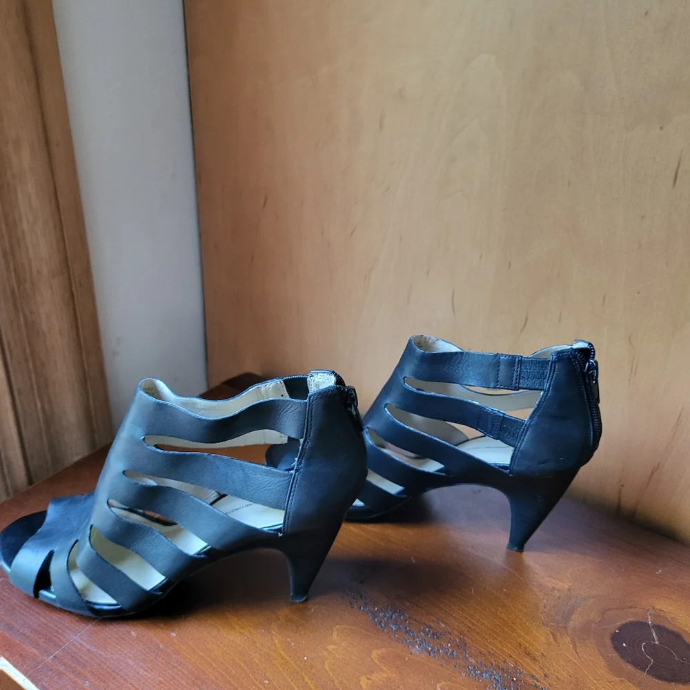 NEW Leather Sandals with Back Zipper - Size 7.5